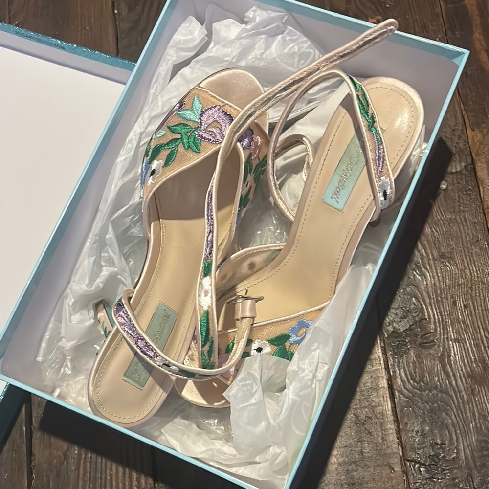Betsey Johnson Floral Embroidered Heels - Cream and Green